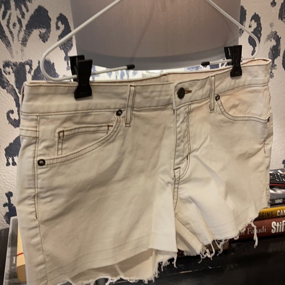 Never worn Rich & Skinny white shorts - Picture 8 of 11